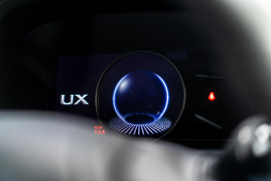 Панель приборов Lexus UX200 2019 года  (MY) (фото 12 из 35)